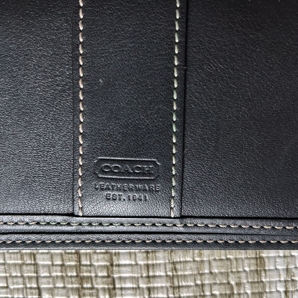 Coach Leatherwear Bifold keychain black Wallet ~ EUC - Picture 2 of 5